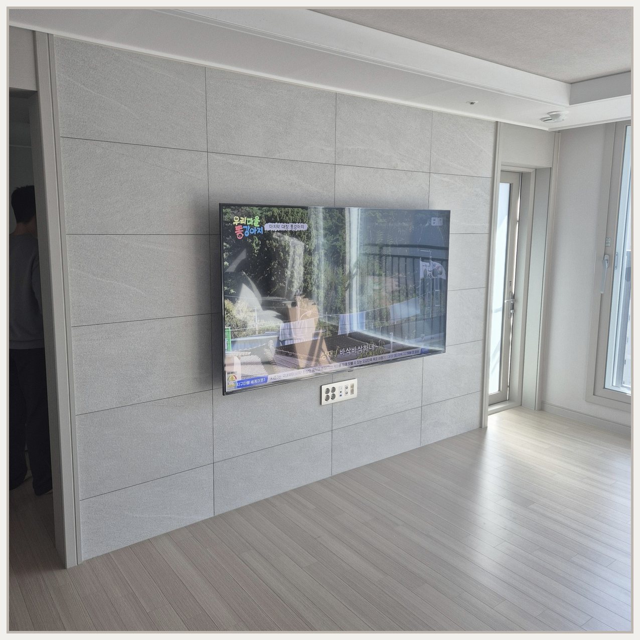 75인치 브라켓 수평맞춤 설치 사진 1