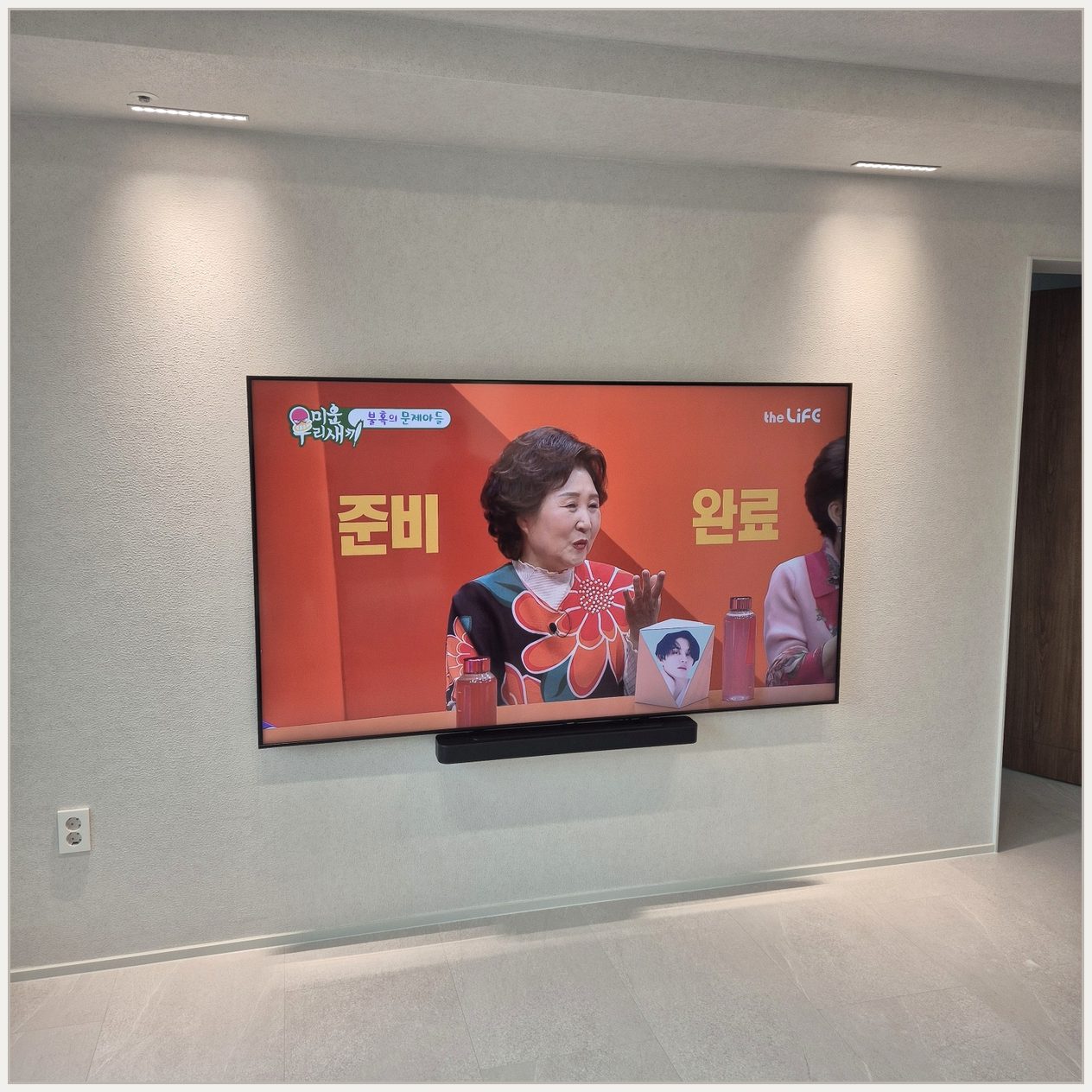 65인치 공유기 선정리 깔끔 설치 사진 1